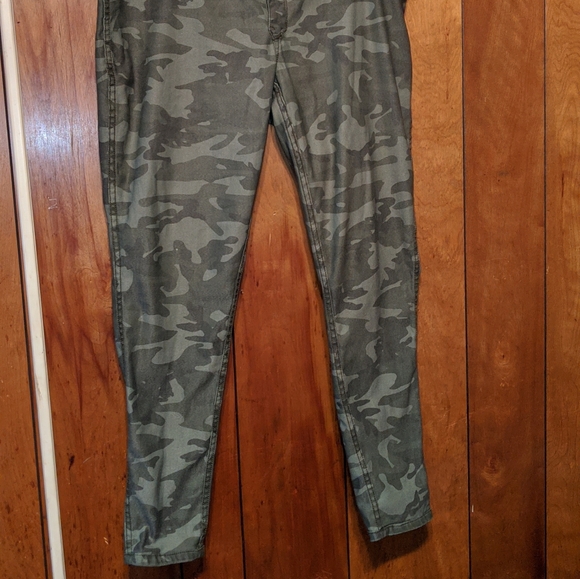 Reversible Camo/Green Jeans - Picture 6 of 6